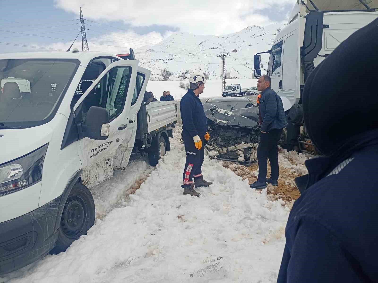 Bitlis’te iki ayrı kaza: 12 yaralı
