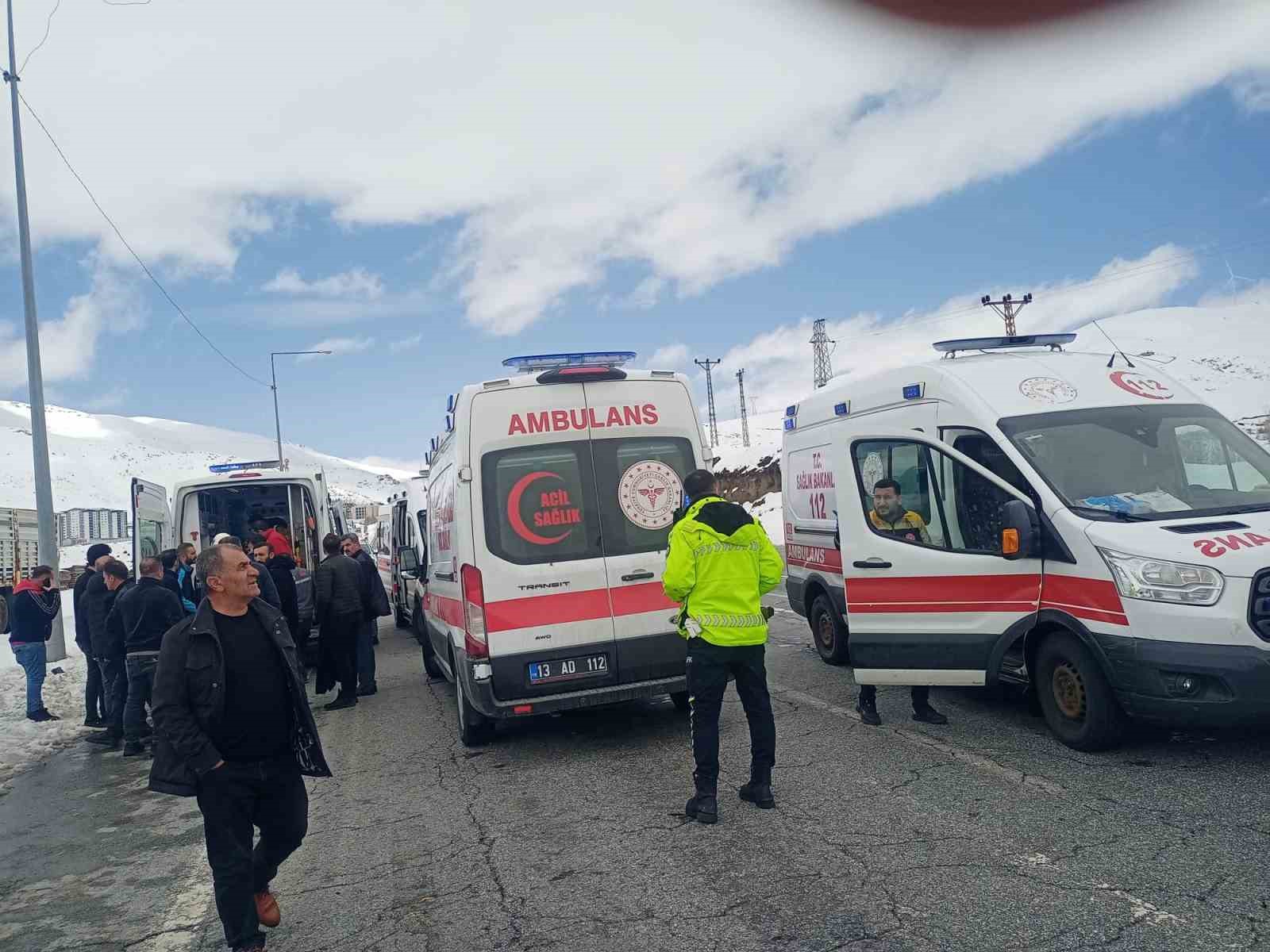 Bitlis’te iki ayrı kaza: 12 yaralı
