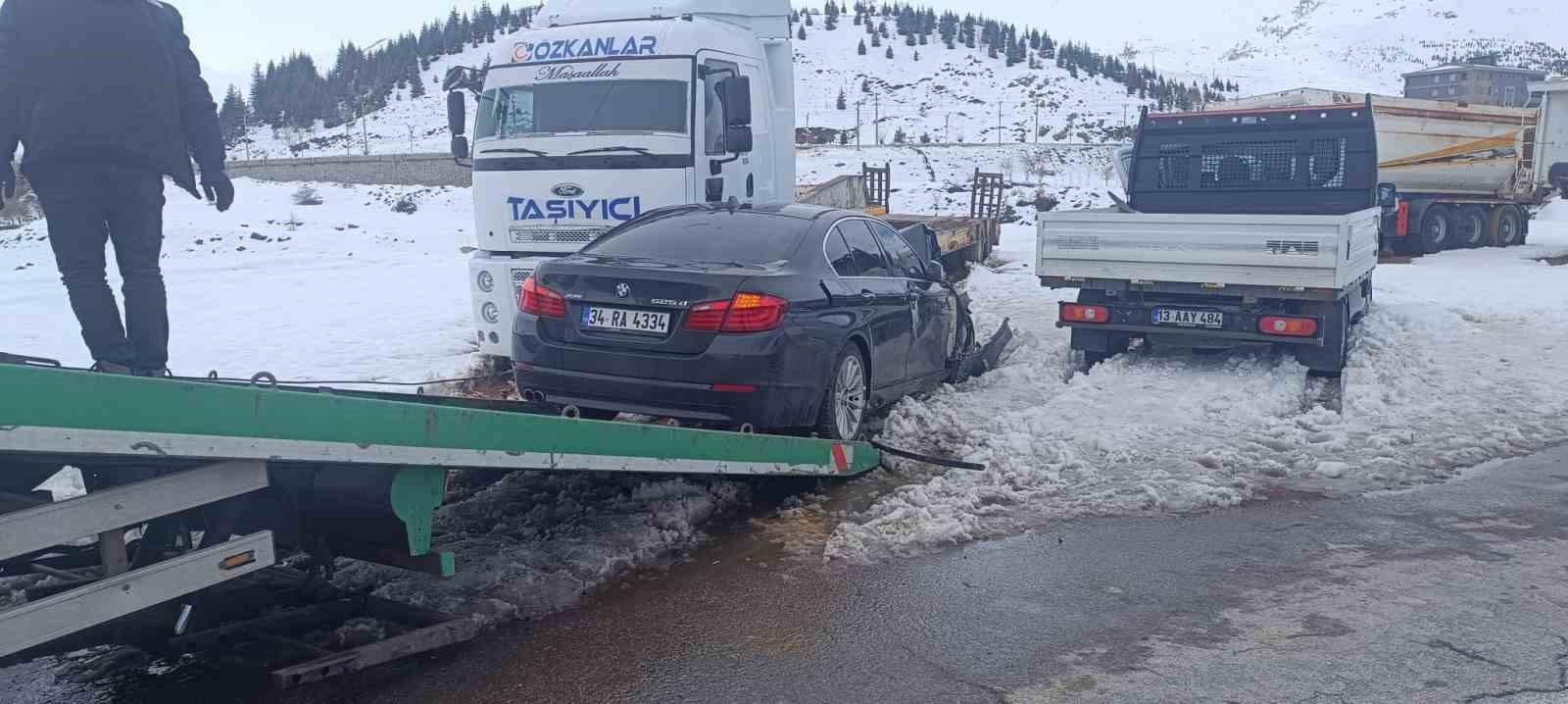 Bitlis’te iki ayrı kaza: 12 yaralı
