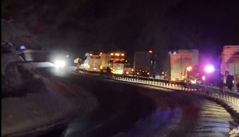 Bitlis’te kapanan yollarda uzun araç kuyrukları oluştu
