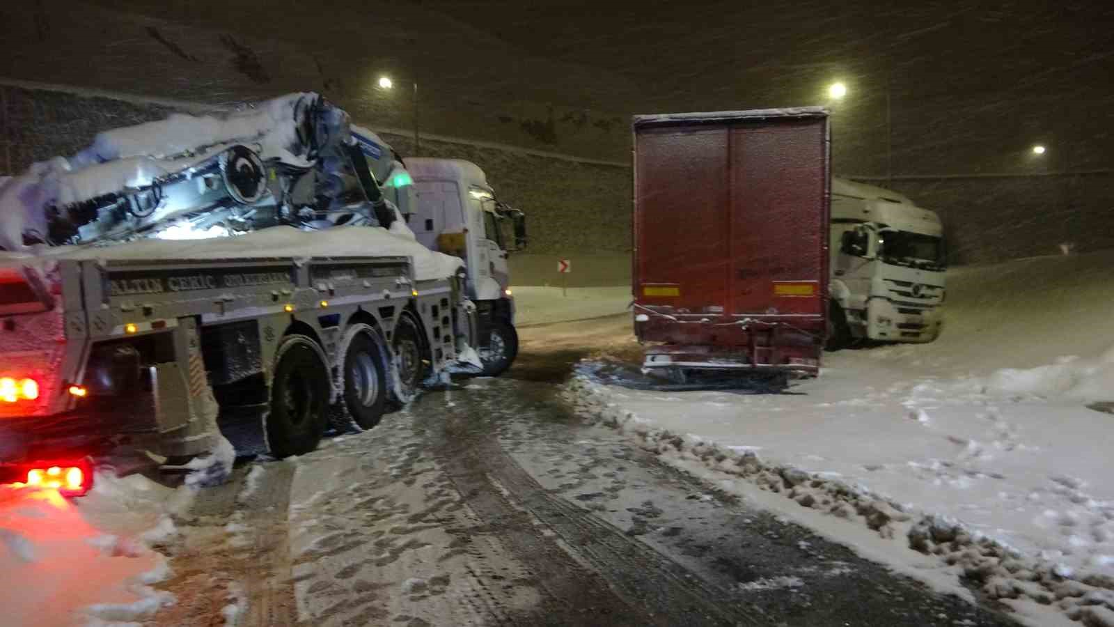 Bitlis’te kar yağışı kazaları da beraberinde getirdi
