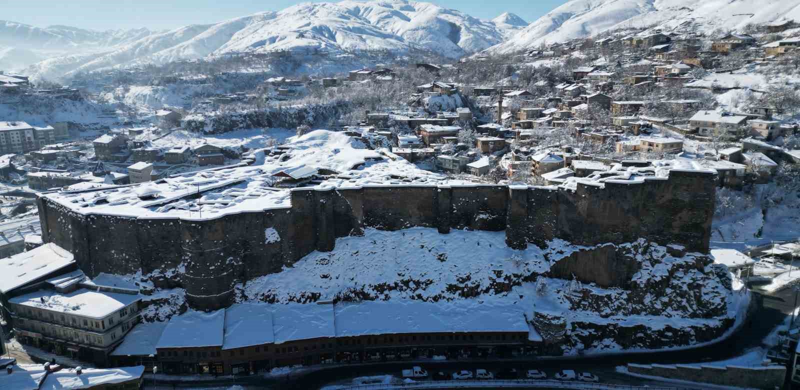 Bitlis’te karla gelen güzellik
