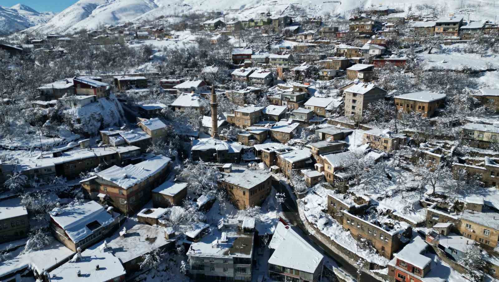 Bitlis’te karla gelen güzellik
