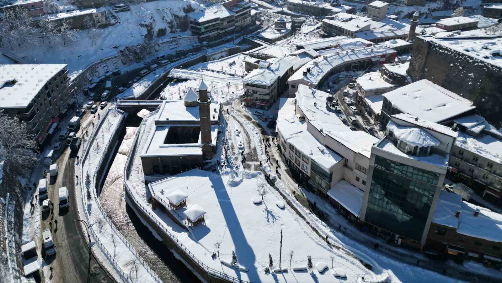 Bitlis’te karla gelen güzellik
