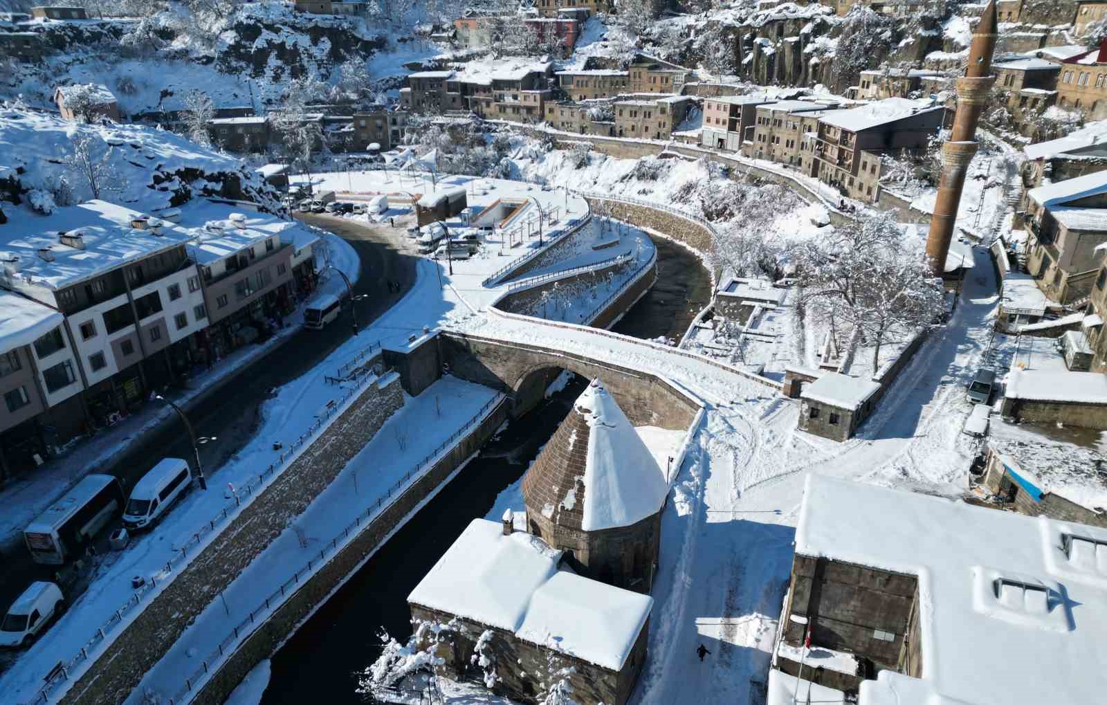 Bitlis’te karla gelen güzellik
