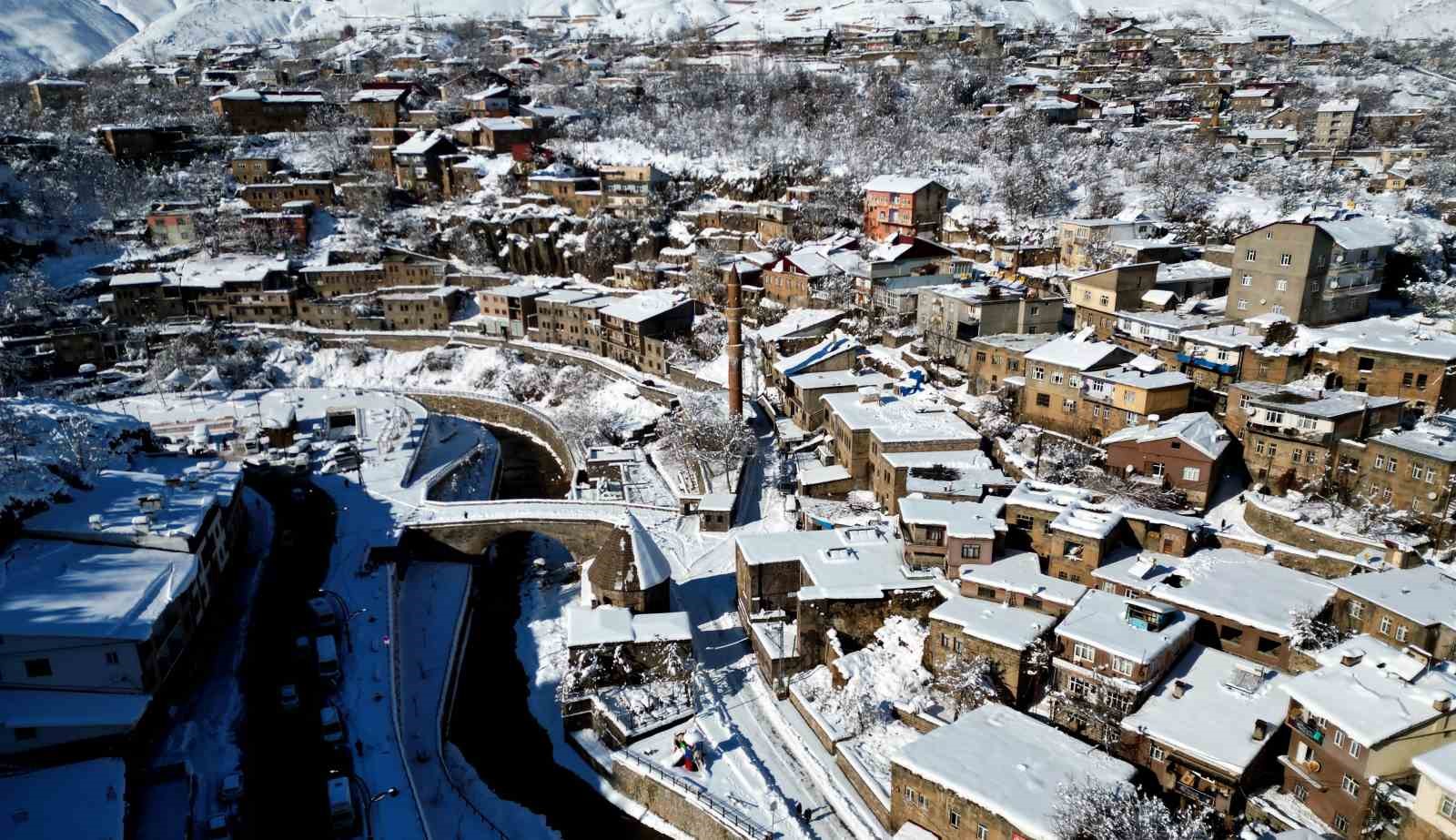 Bitlis’te karla gelen güzellik
