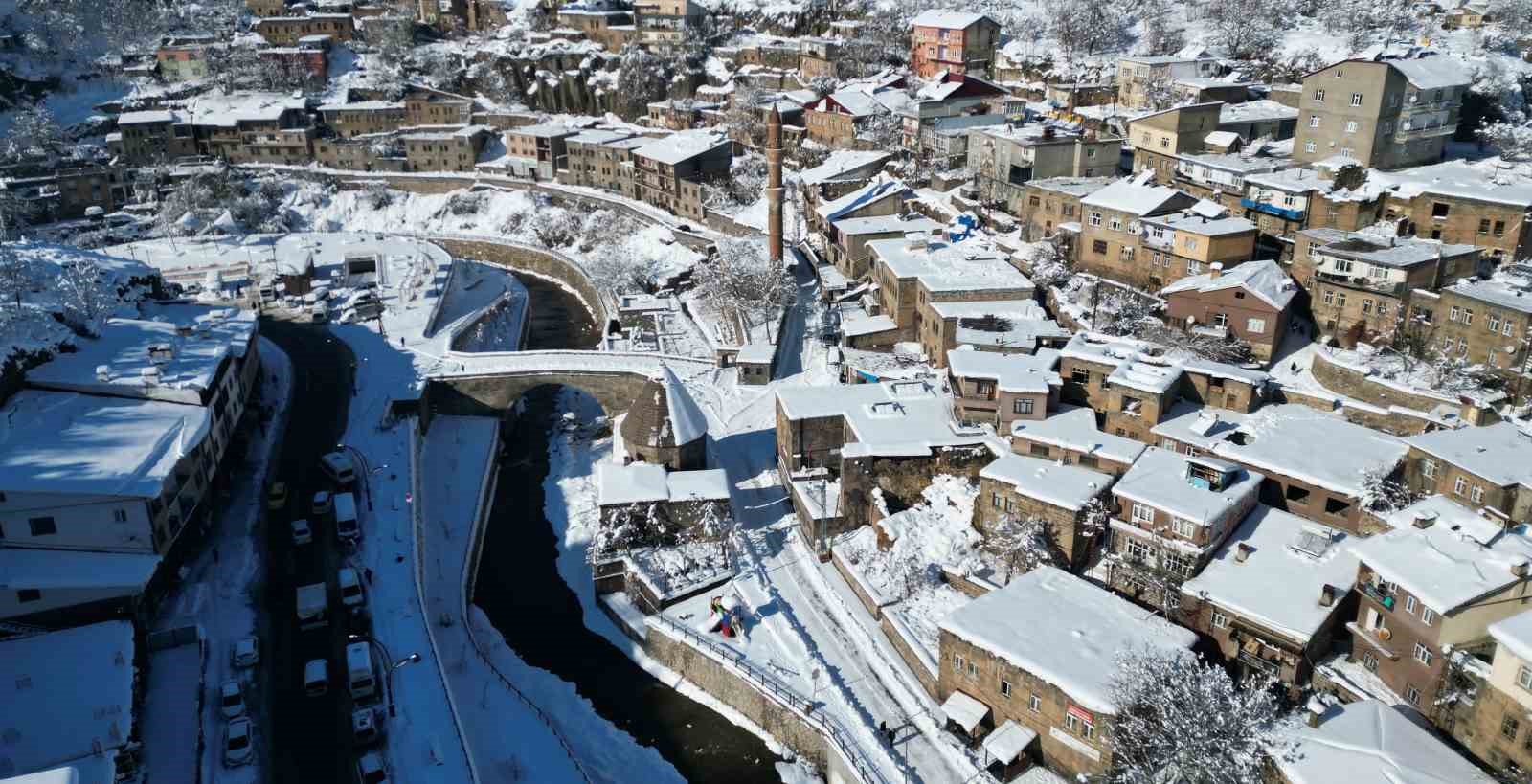 Bitlis’te karla gelen güzellik
