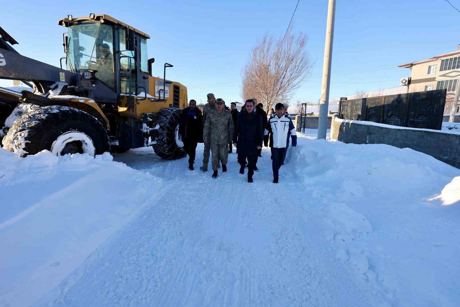 Bitlis’te karla mücadele çalışmaları aralıksız devam ediyor
