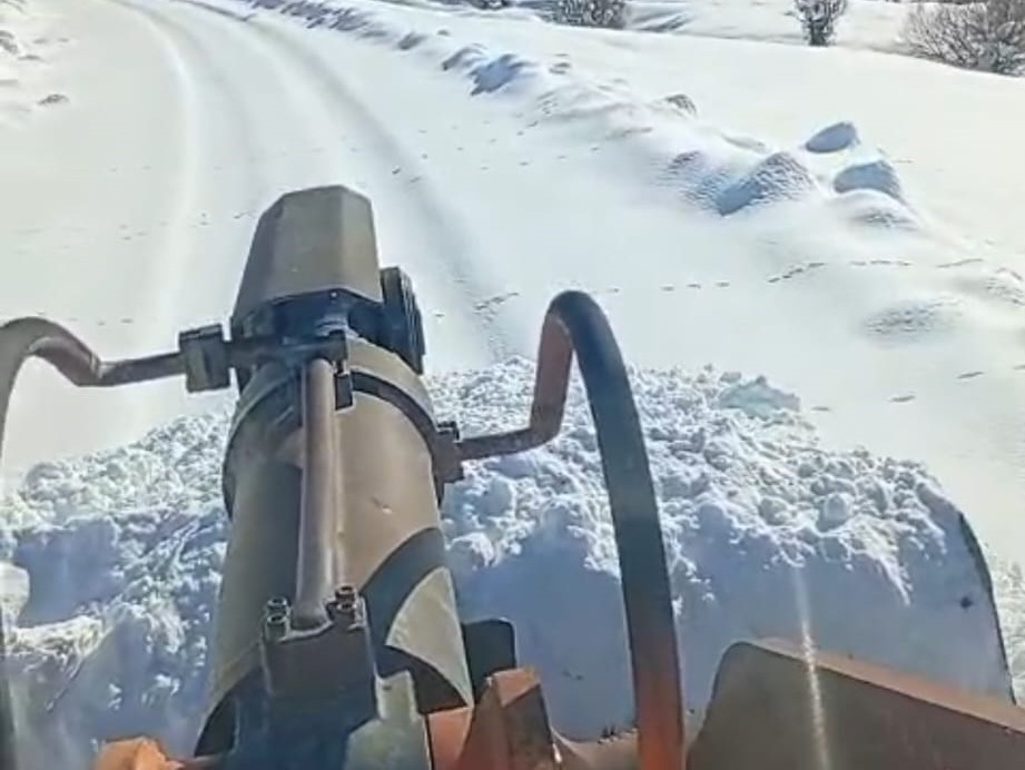 Bitlis’te karla mücadele çalışmaları aralıksız devam ediyor
