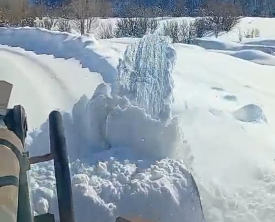 Bitlis’te karla mücadele çalışmaları aralıksız devam ediyor

