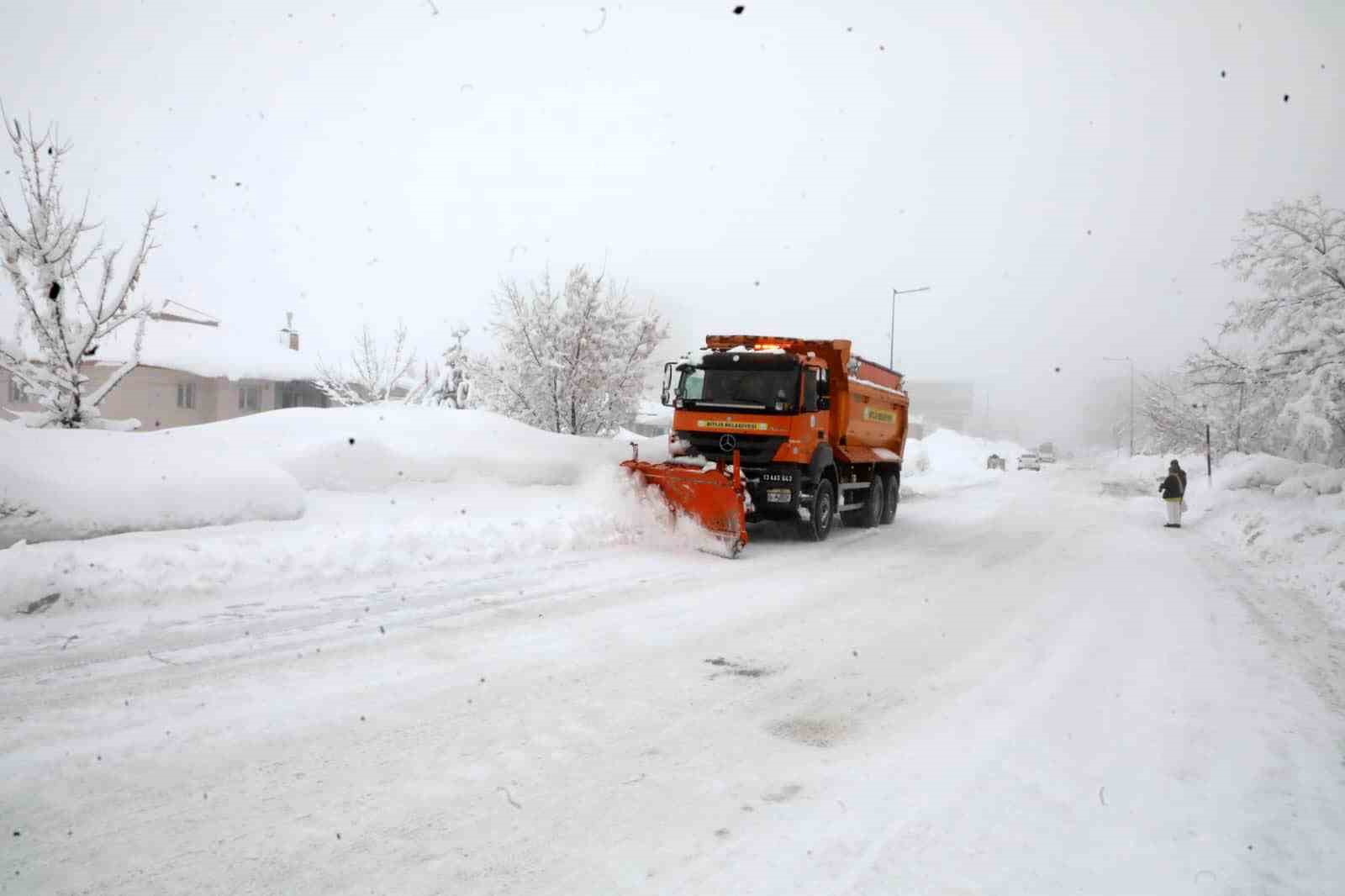 Bitlis’te karla mücadele seferberliği
Bitlis’te karla mücadele seferberliği