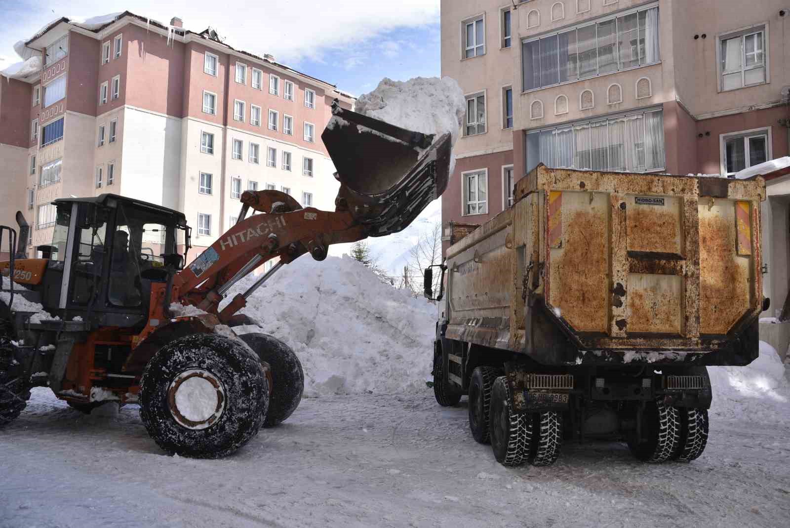Bitlis’te karla mücadeleye rekor yakıt harcaması
