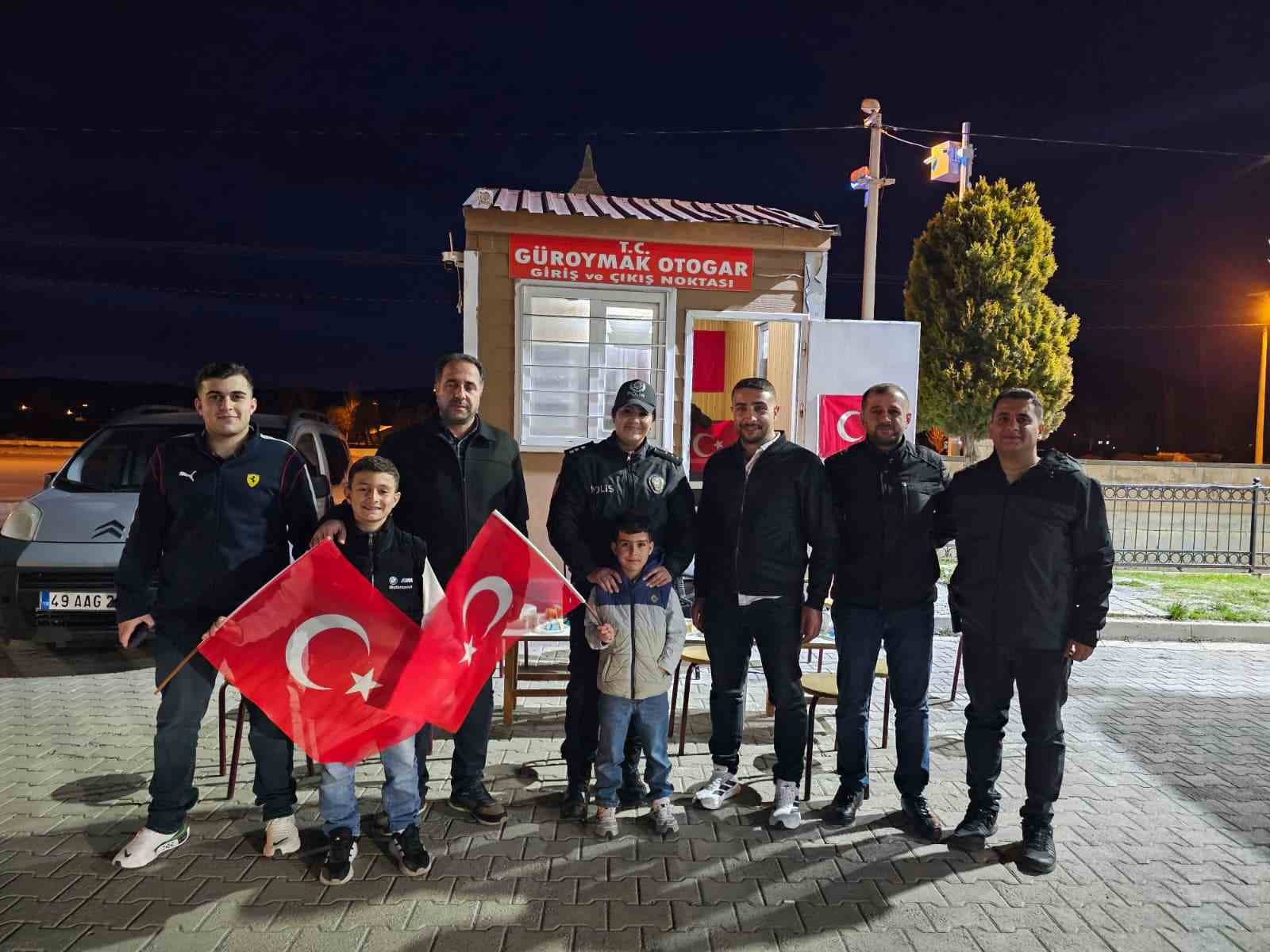 Bitlis’te kavga ihbarına gelen polislere pastalı sürpriz
