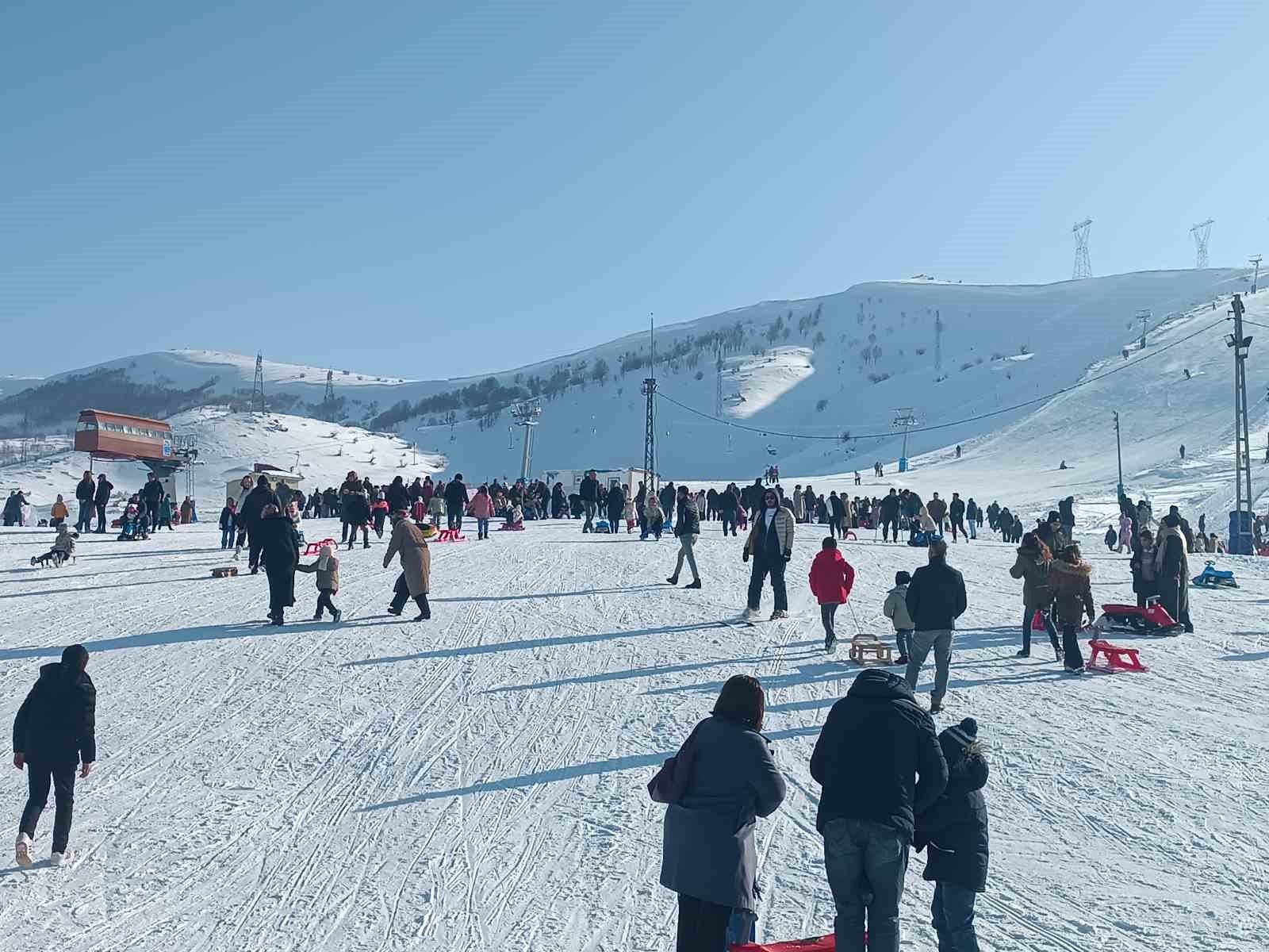 Bitlis’te kayak merkezine yoğun ilgi
Bitlis’te kayak merkezine yoğun ilgi