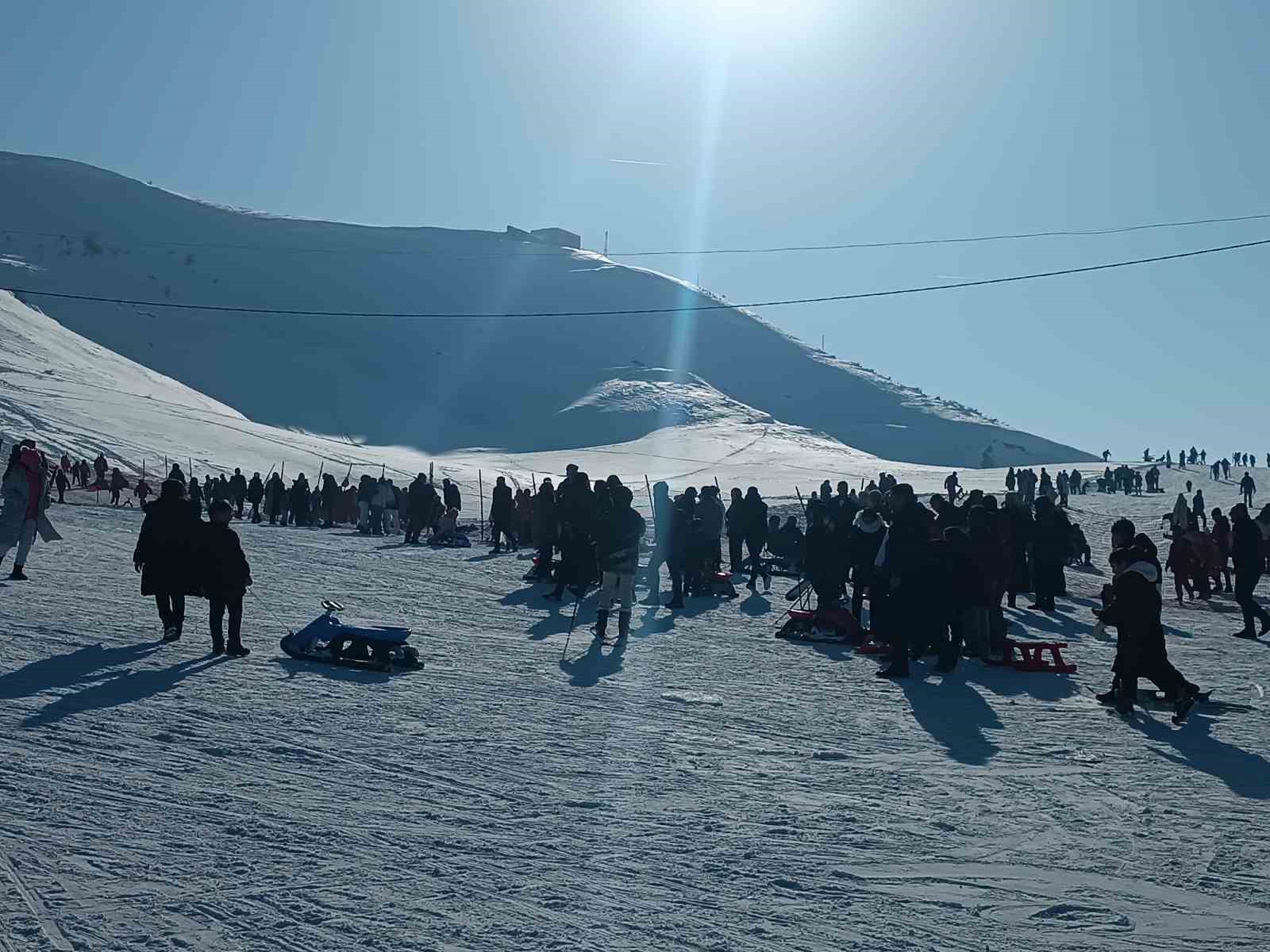 Bitlis’te kayak merkezine yoğun ilgi
Bitlis’te kayak merkezine yoğun ilgi