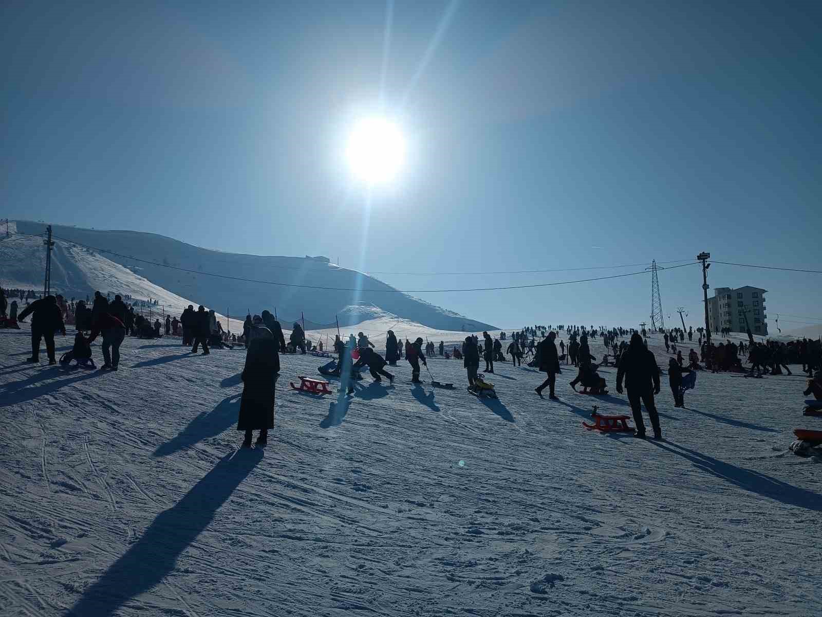 Bitlis’te kayak merkezine yoğun ilgi
Bitlis’te kayak merkezine yoğun ilgi