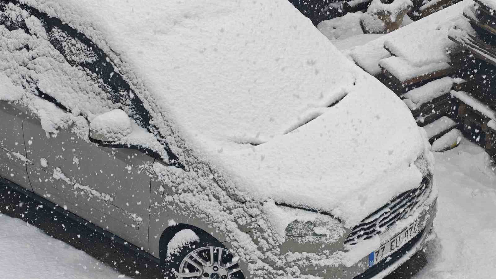 Bitlis’te nisanda kara kış: 84 köy yolu ulaşıma kapandı
Bitlis’te nisanda kara kış: 84 köy yolu ulaşıma kapandı