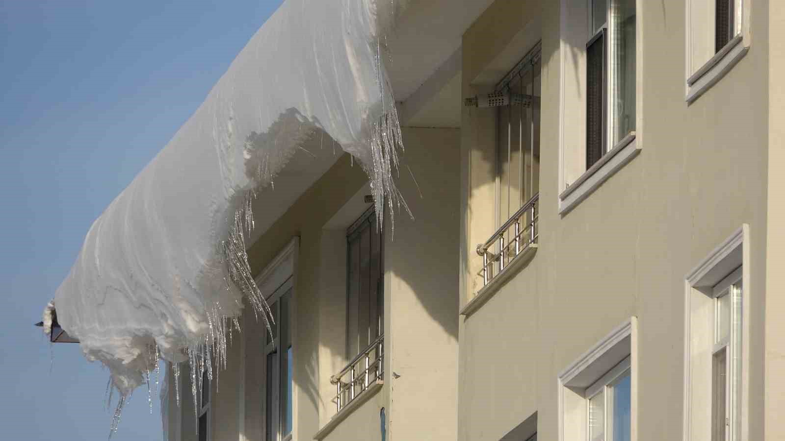 Bitlis’te soğuk hava etkisini sürdürüyor
