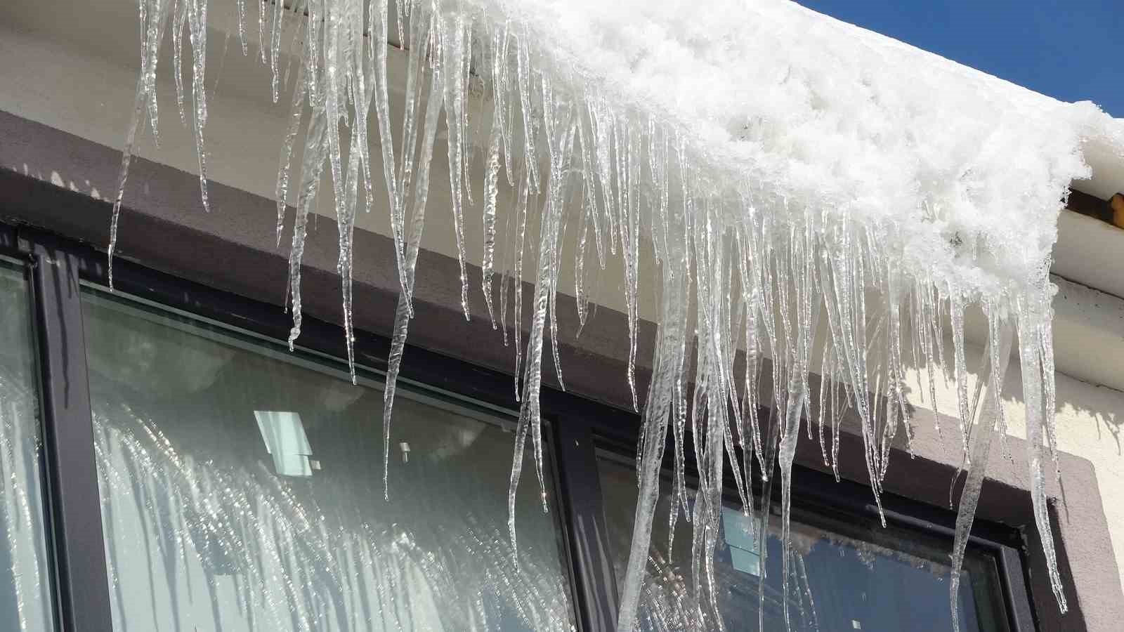 Bitlis’te soğuk hava etkisini sürdürüyor
