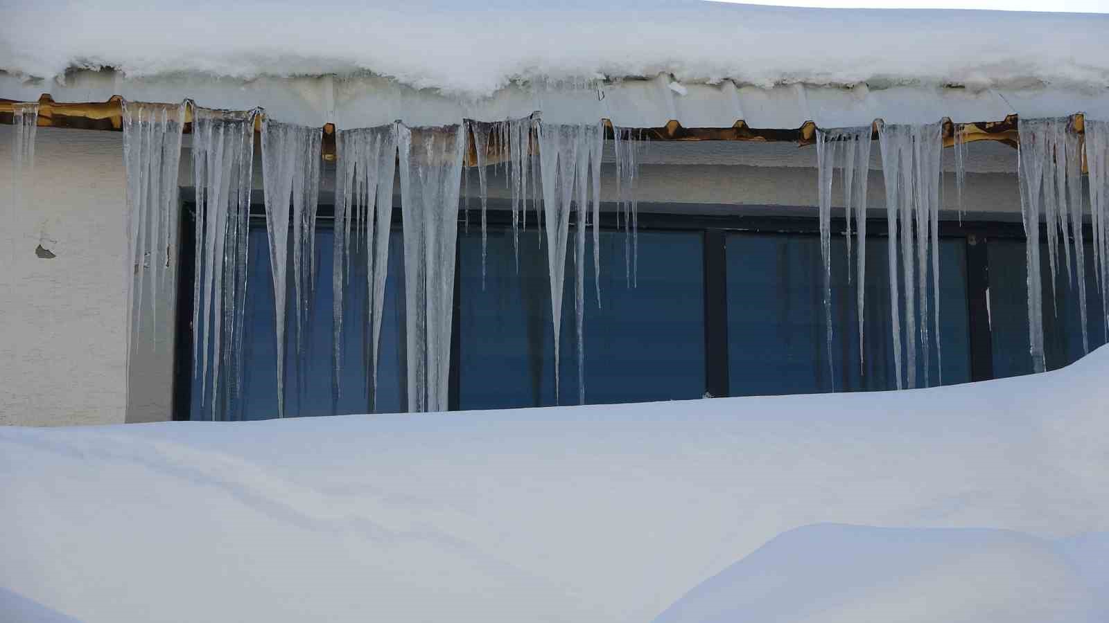 Bitlis’te soğuk hava etkisini sürdürüyor
