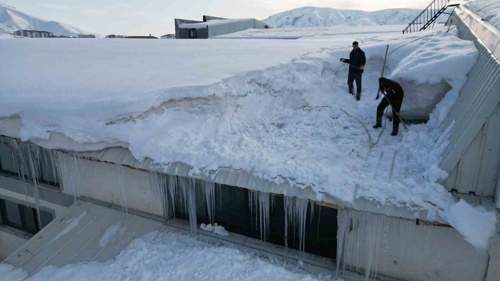 Bitlis’te tekstilciler kar yüzünden güneş panellerini kullanamıyor
