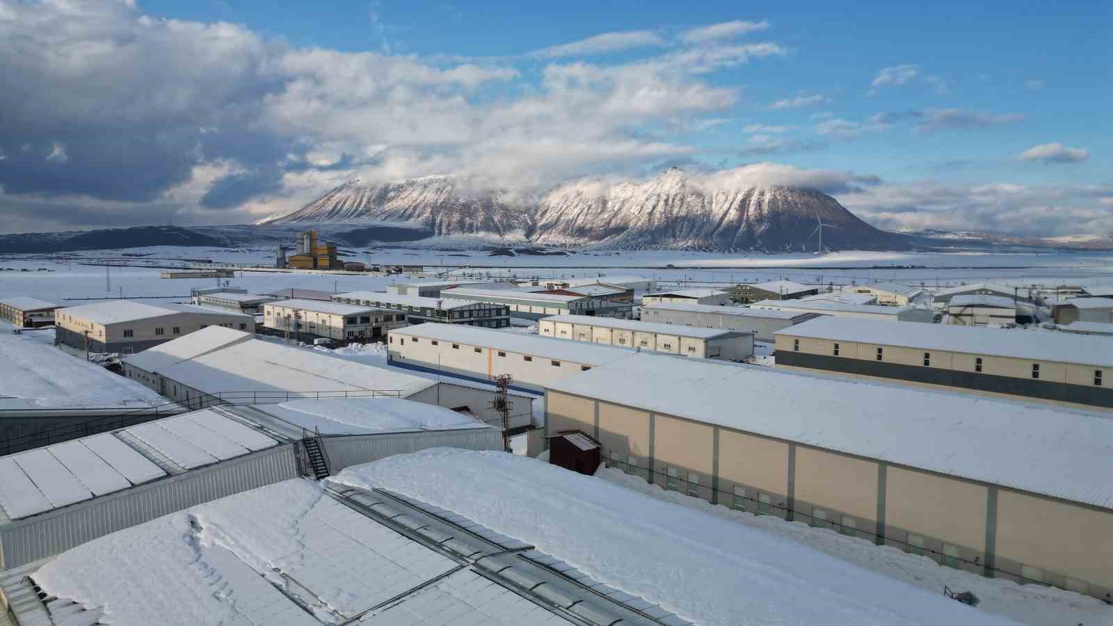 Bitlis’te tekstilciler kar yüzünden güneş panellerini kullanamıyor
