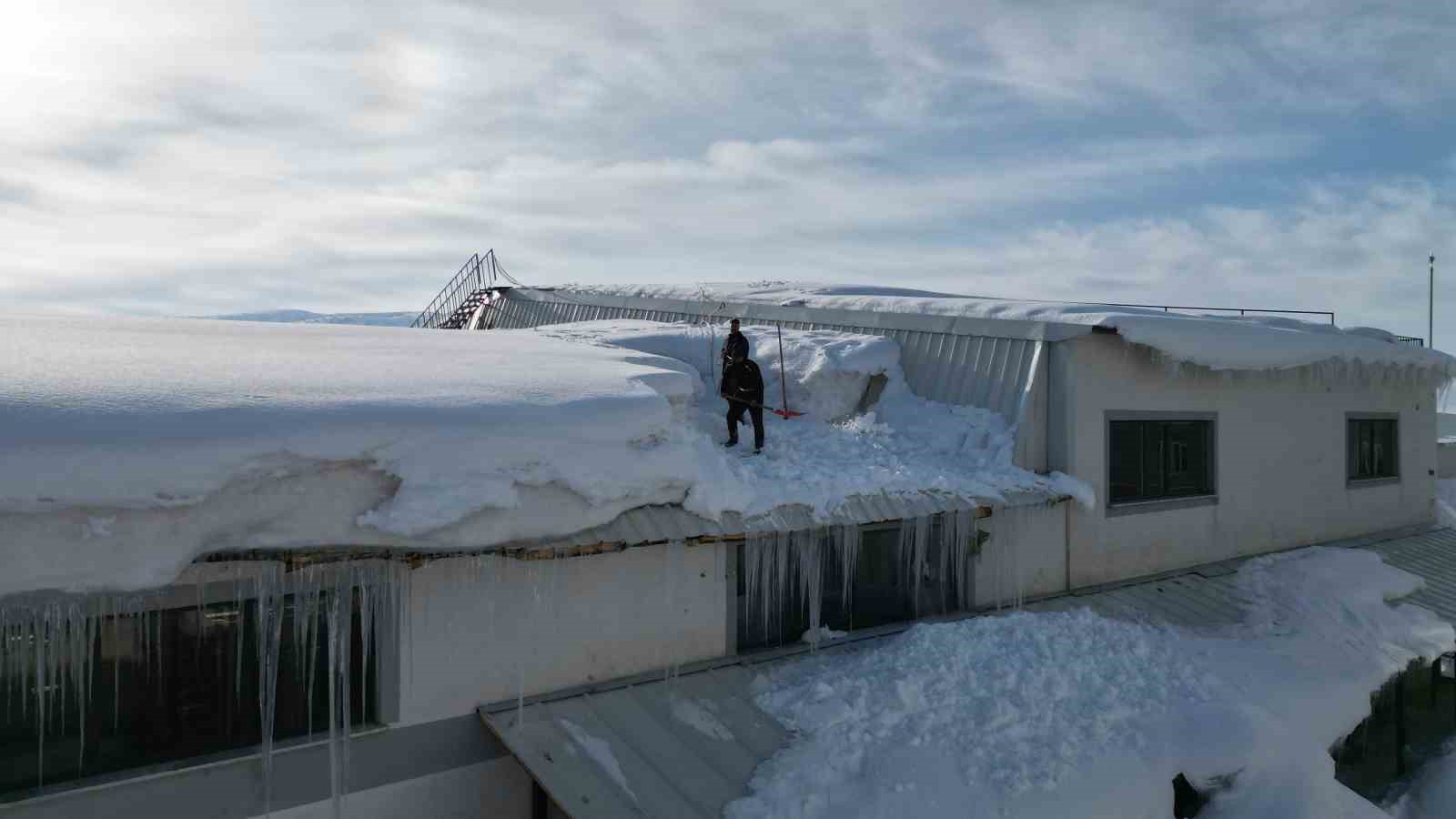 Bitlis’te tekstilciler kar yüzünden güneş panellerini kullanamıyor
