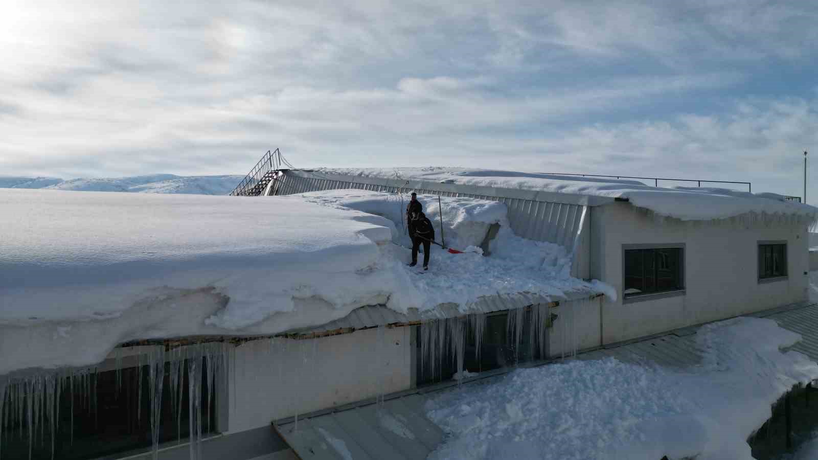 Bitlis’te tekstilciler kar yüzünden güneş panellerini kullanamıyor
