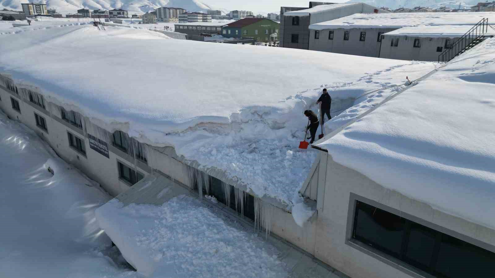 Bitlis’te tekstilciler kar yüzünden güneş panellerini kullanamıyor
