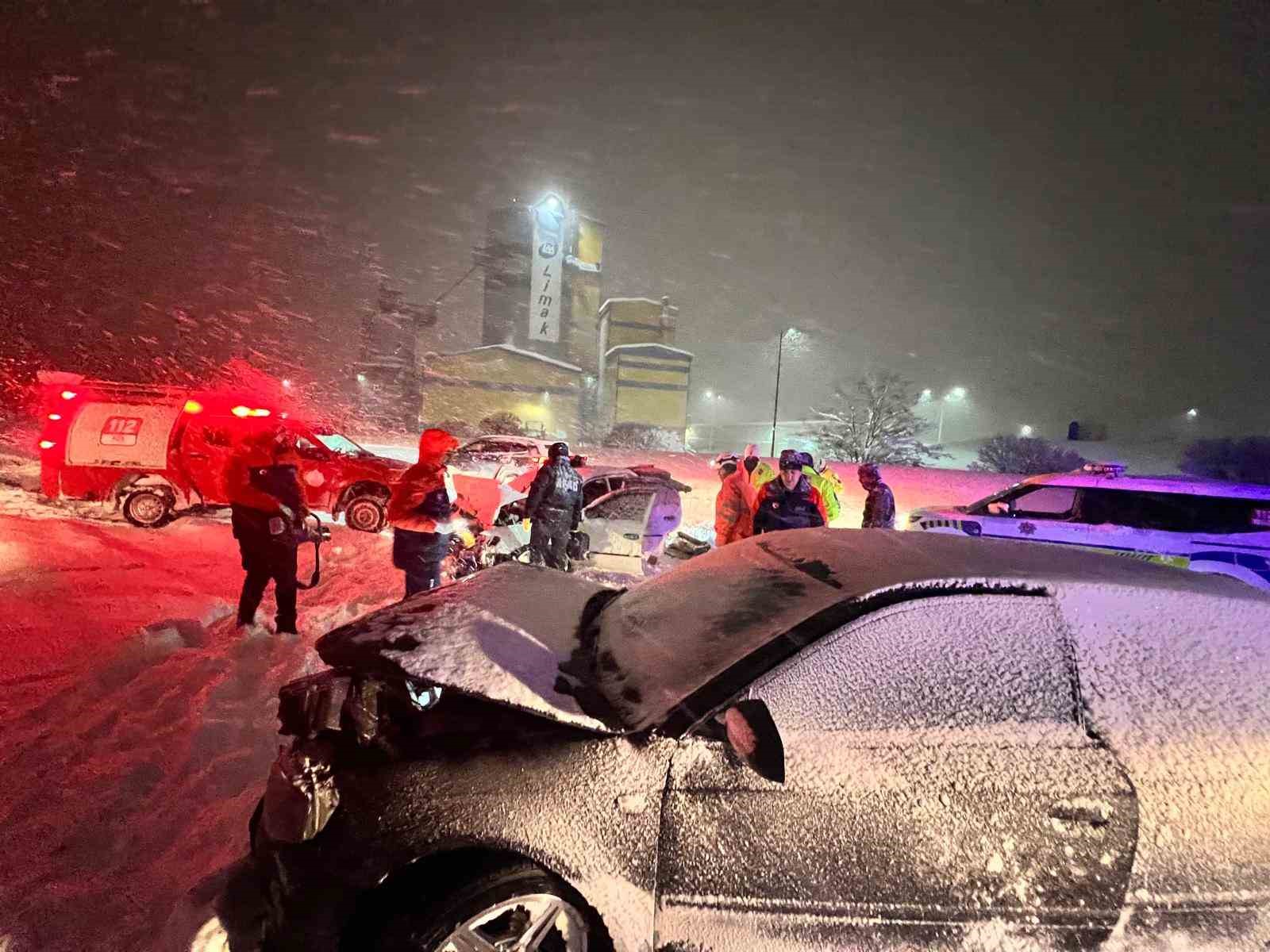 Bitlis’te trafik kazası: 2’si çocuk 7 kişi yaralandı
