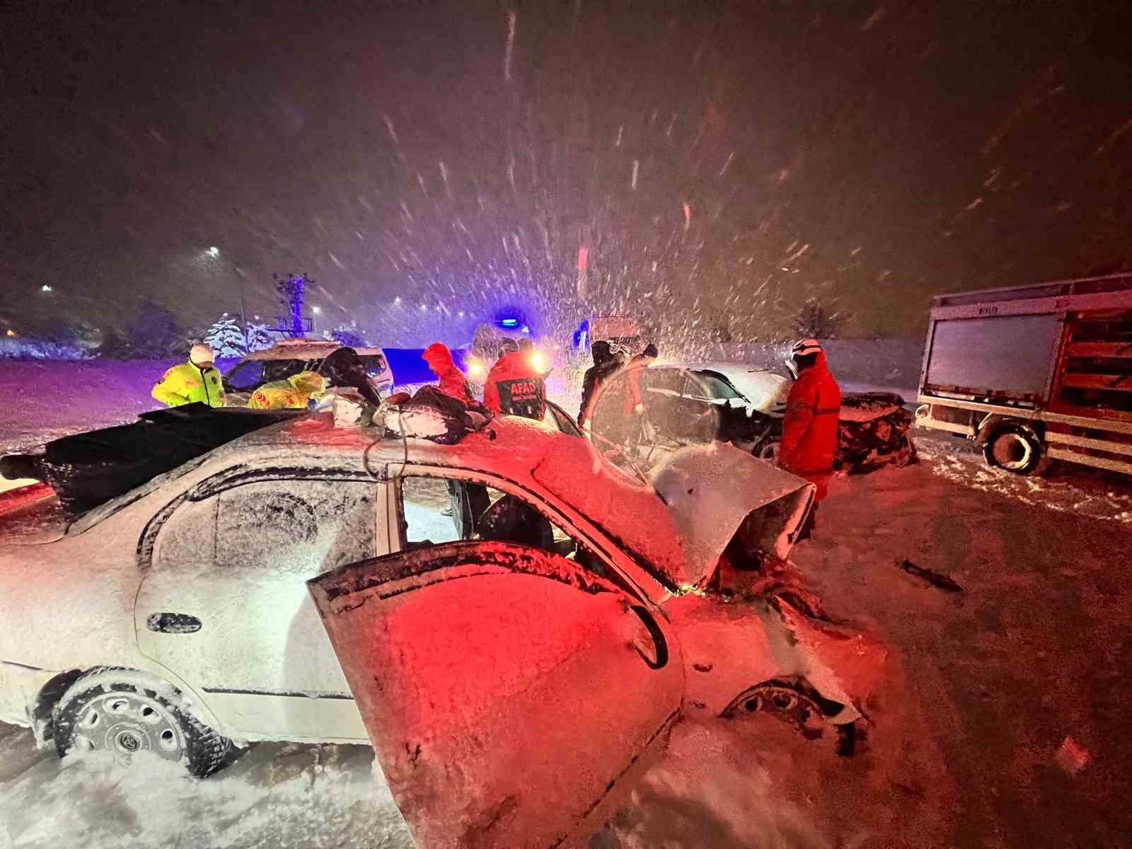 Bitlis’te trafik kazası: 2’si çocuk 7 kişi yaralandı
