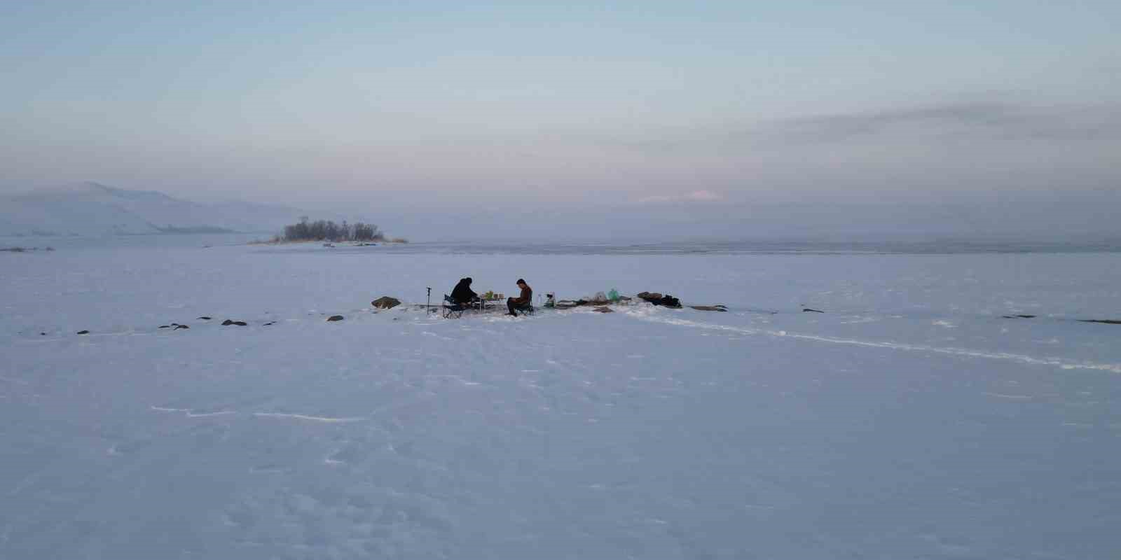 Bitlis’te tüm göller buz tuttu
