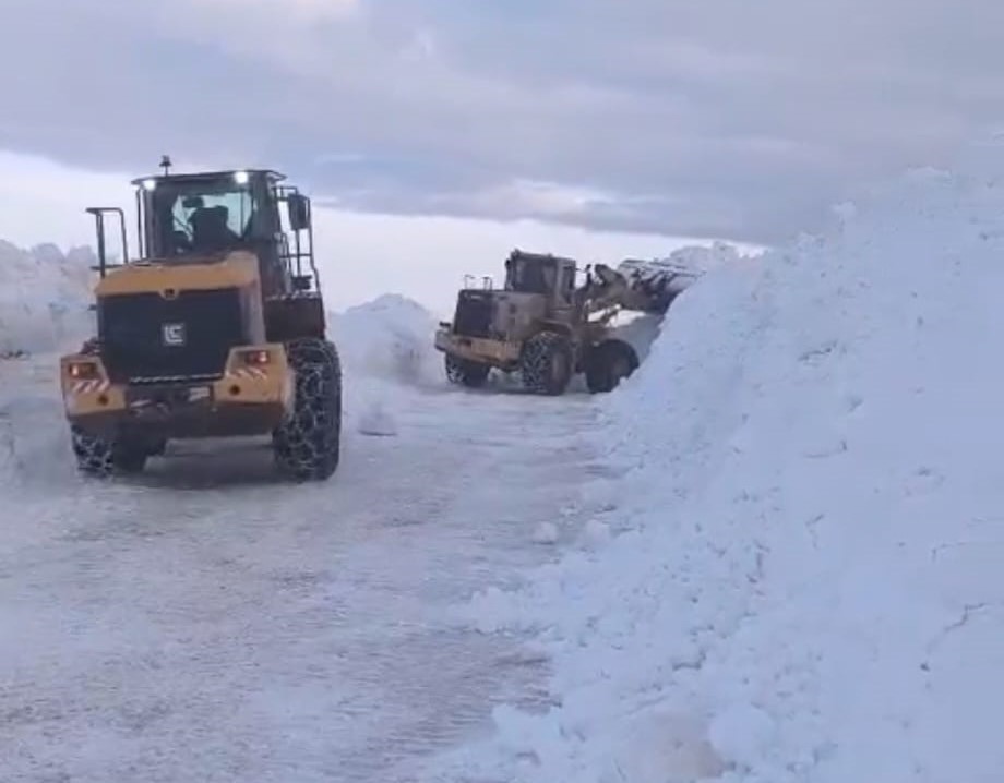 Bitlis’te yol açma ve genişletme çalışmaları sürüyor
