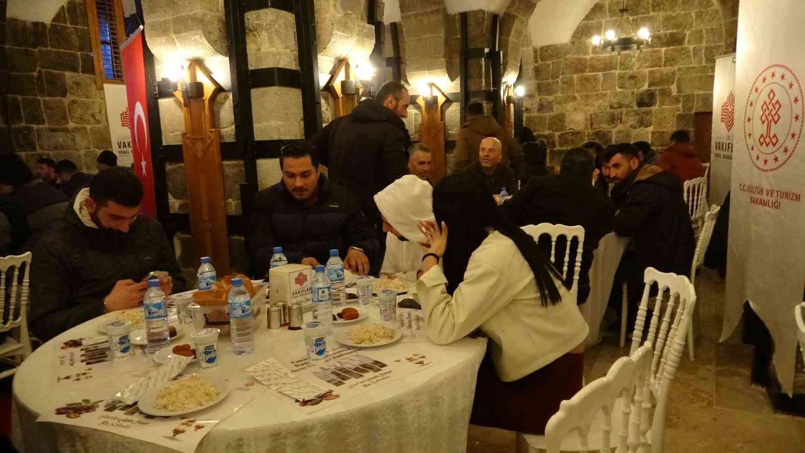 Bitlis’te yüzlerce vatandaşa iftar ikramı
