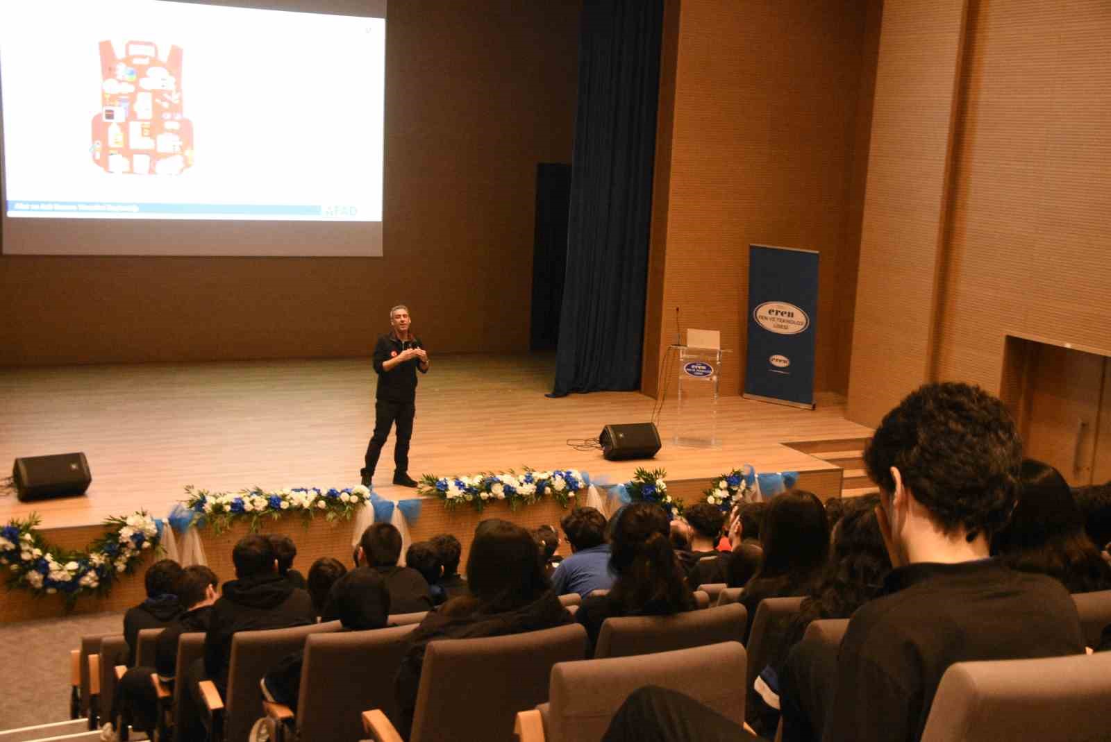 Bitlis’teki okullarda deprem tatbikatı yapıldı
