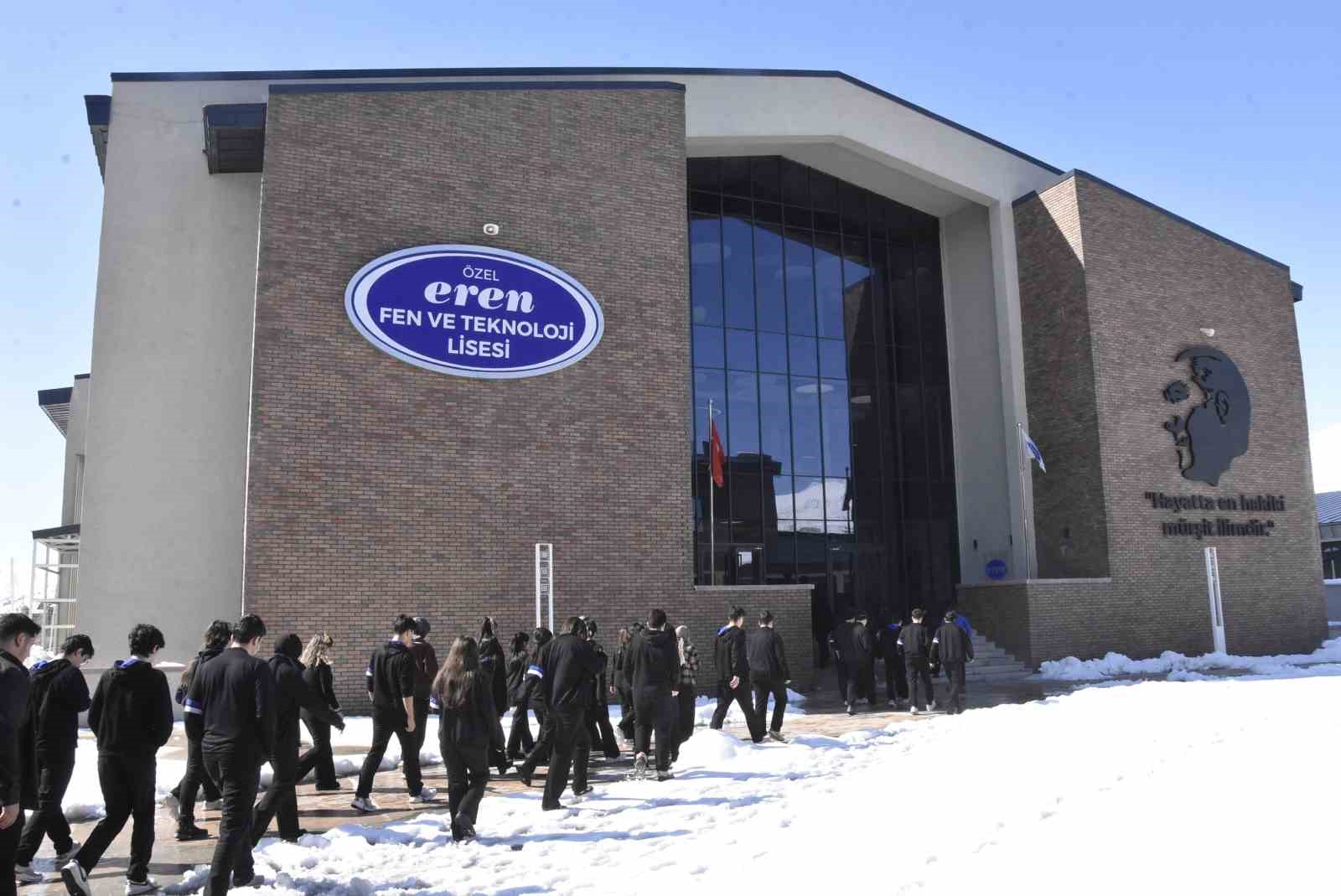 Bitlis’teki okullarda deprem tatbikatı yapıldı
