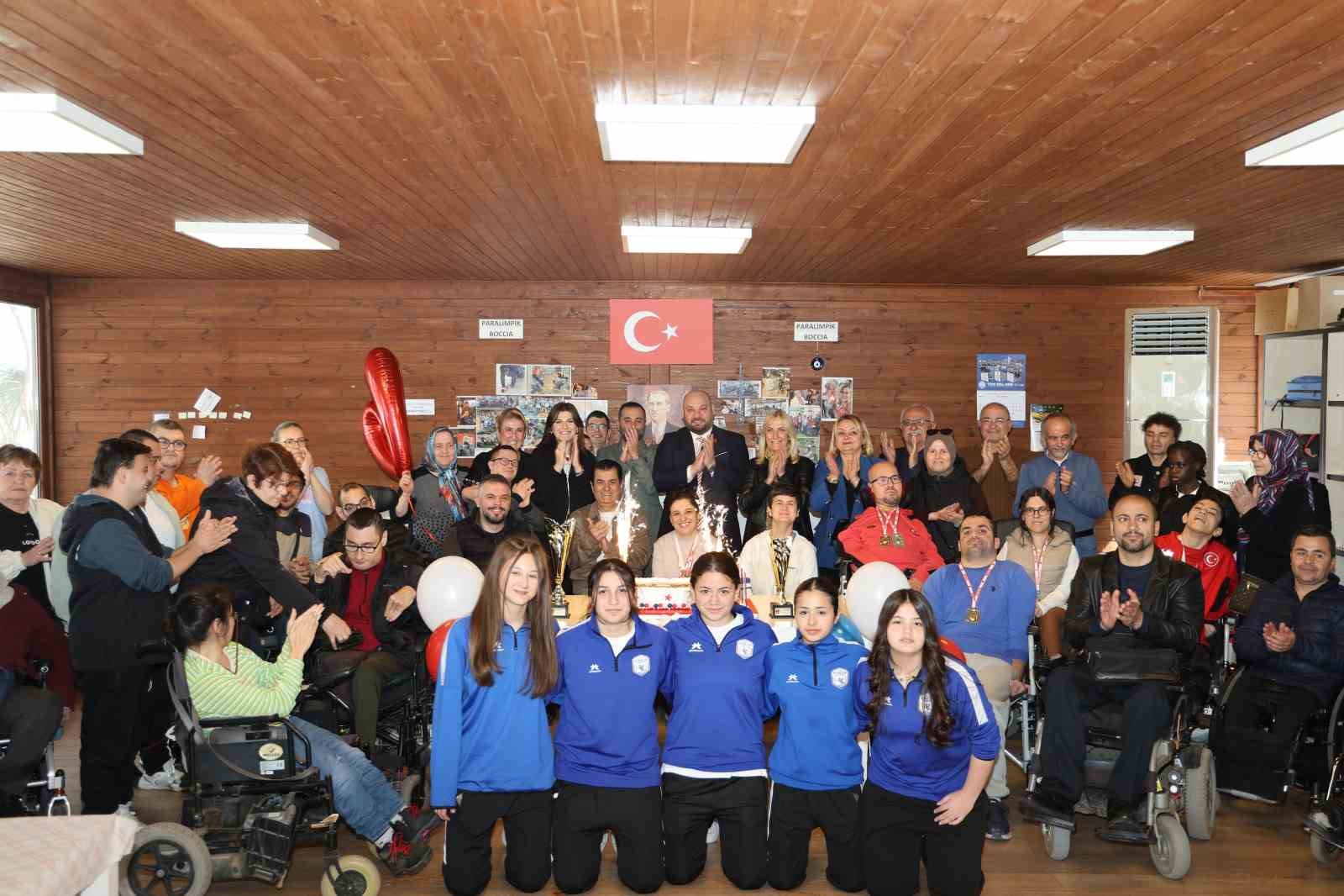 Boccia şampiyonlarına kutlama
