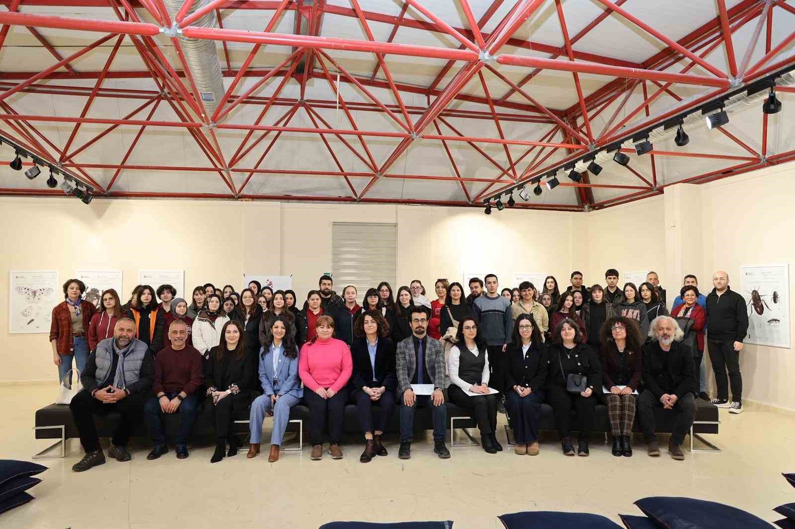 Böceklerin dünyası bilim ve sanatla anlatıldı
