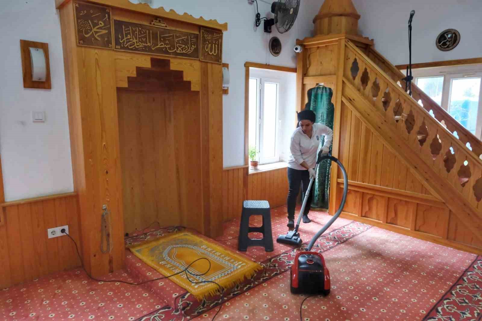 Bodrum camilerinde Ramazan temizliği
