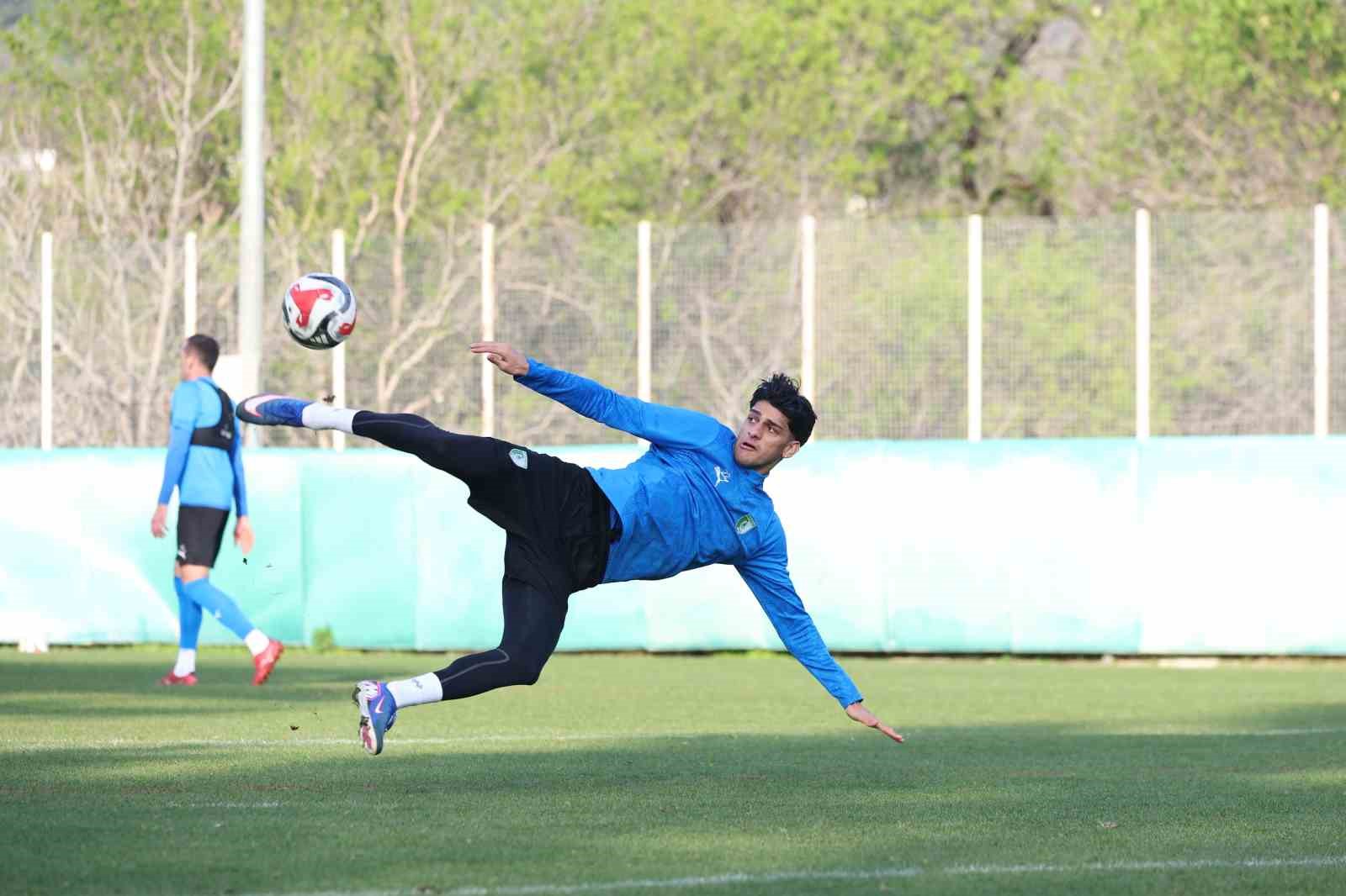 Bodrum FK, hem kupada hem ligde galibiyet peşinde
Bodrum FK, hem kupada hem ligde galibiyet peşinde