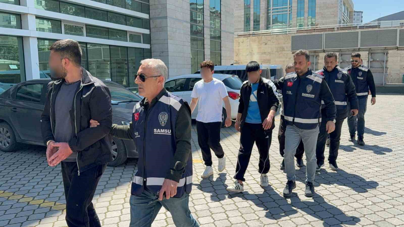 Bodrum katta dehşet: Konuşmak için çağırdıkları genci darp edip gasp ettiler
