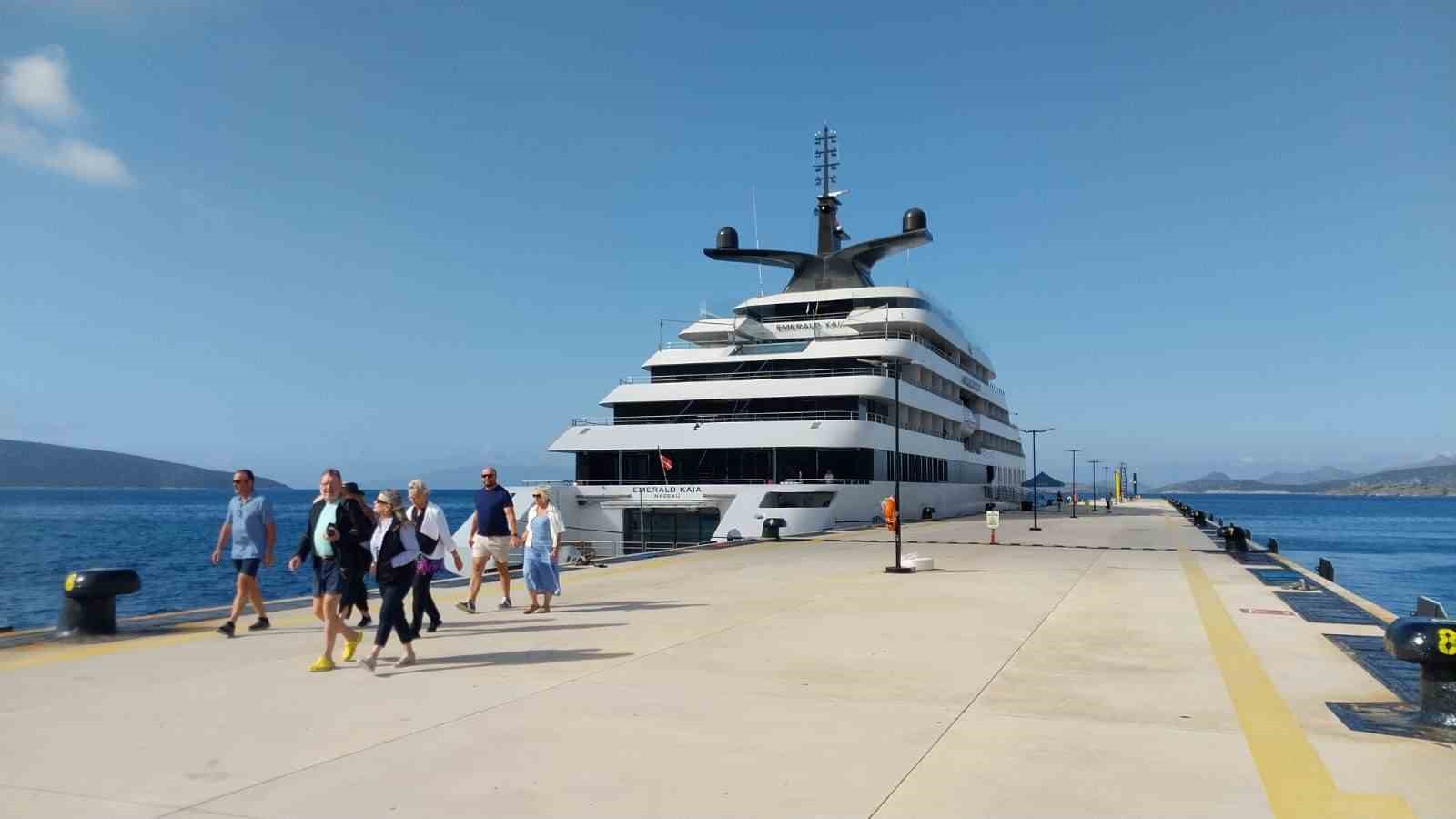 Bodrum’a 87 yolcusu ile geldi
