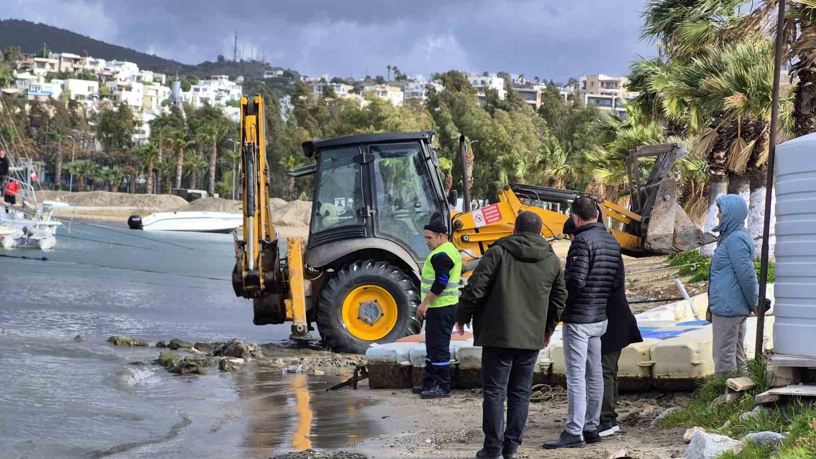 Bodrum’da 100 tekne koydan kaldırıldı
