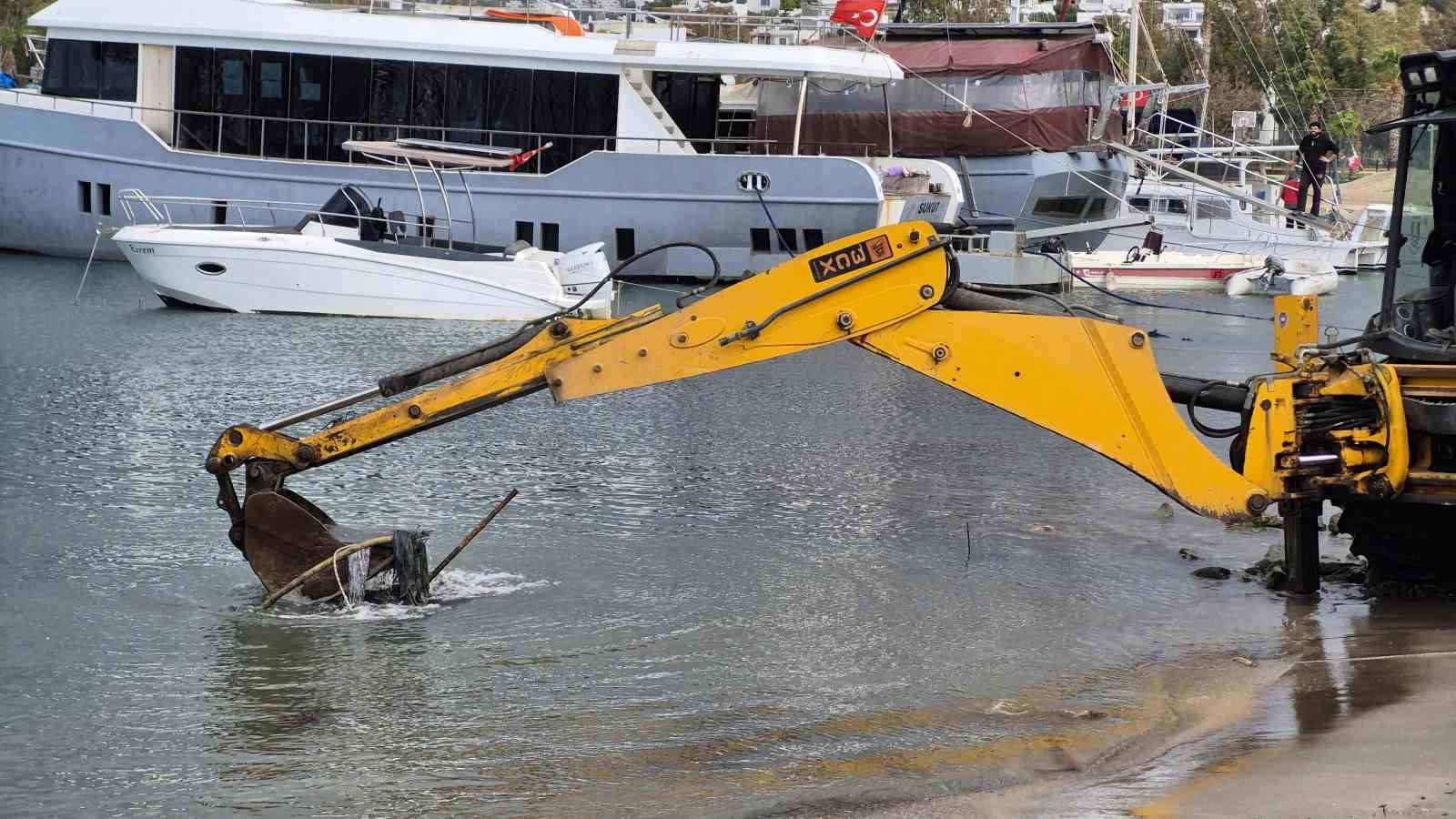 Bodrum’da 100 tekne koydan kaldırıldı
