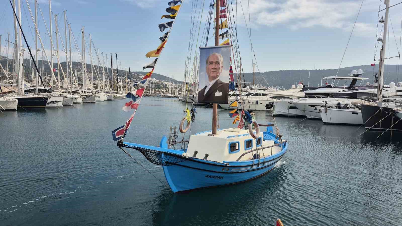 Bodrum’da 65 yaşındaki teknesine gözü gibi bakıyor
