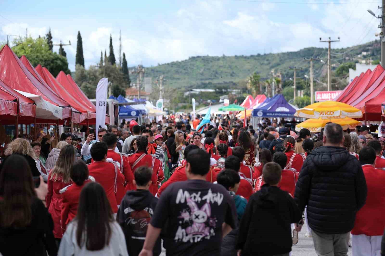 Bodrum’da Acı Ot Festivali’ne insan seli
