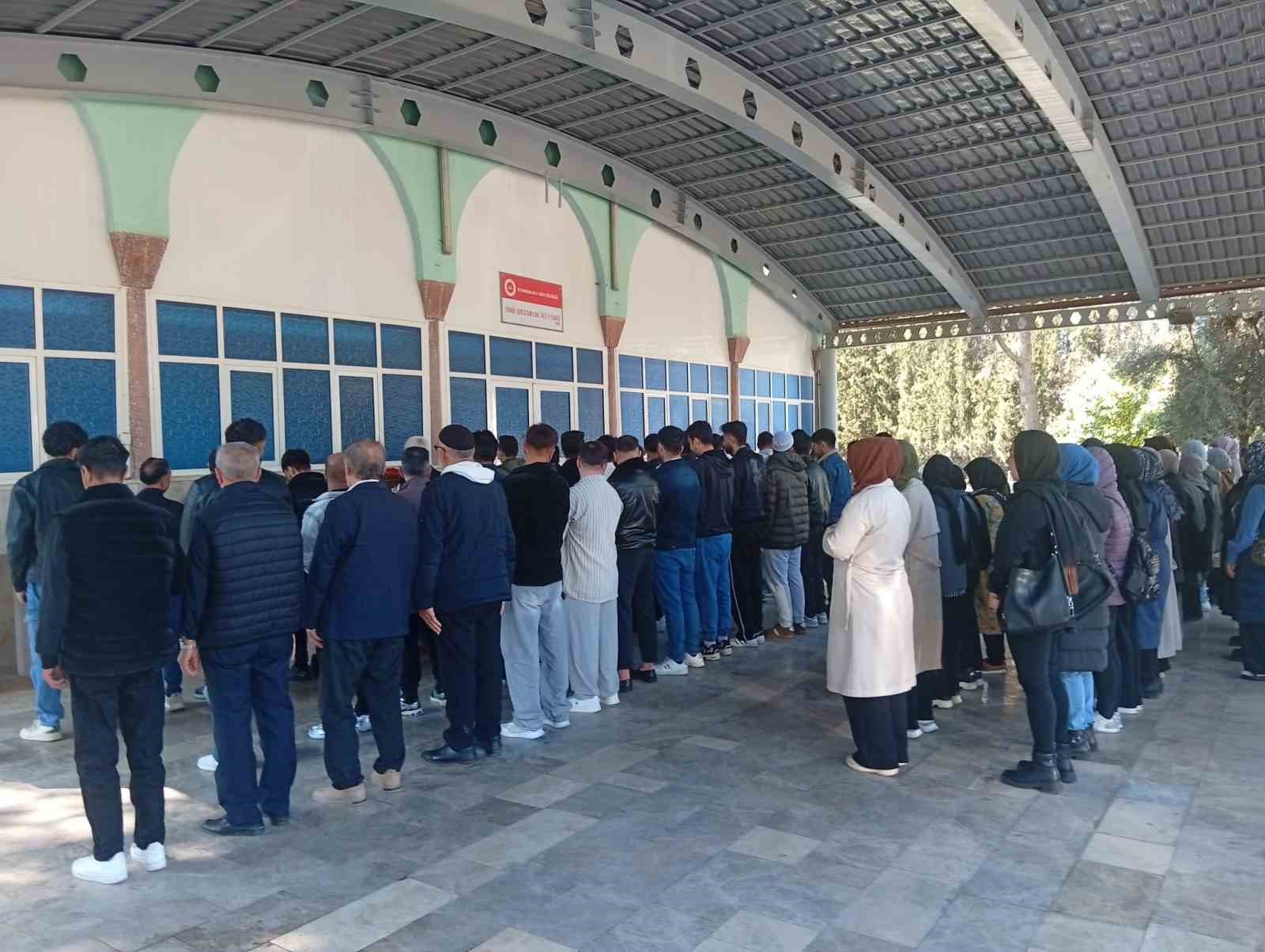 Bodrum’da batan botta hayatını kaybeden göçmenlerden 4’ü Denizli’de toprağa verildi
