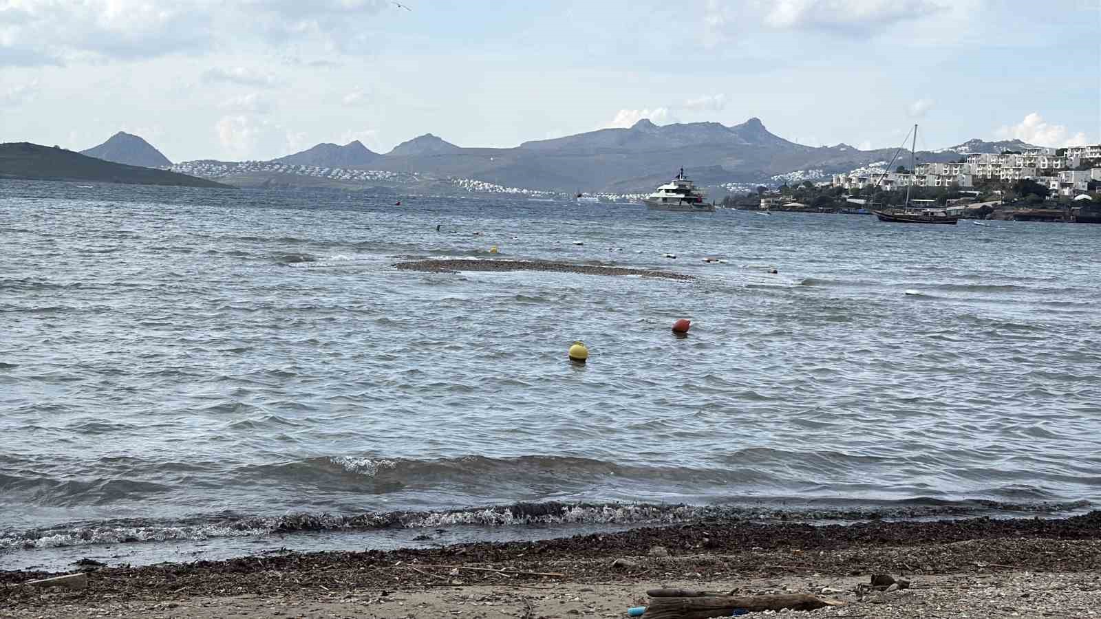 Bodrum’da deniz çekildi
