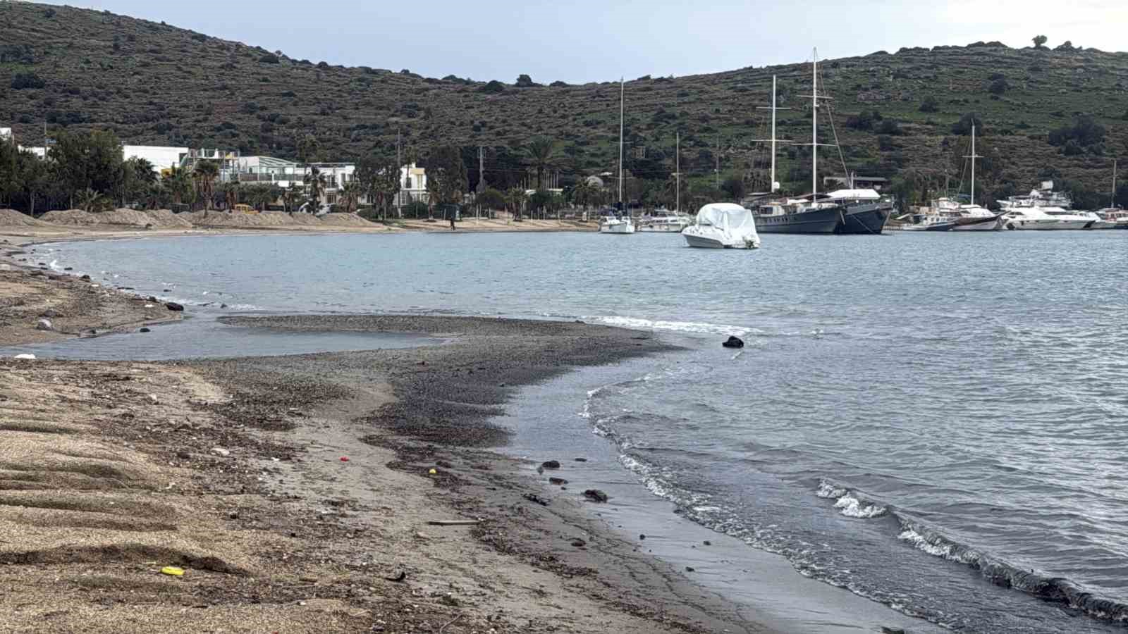 Bodrum’da deniz çekildi
