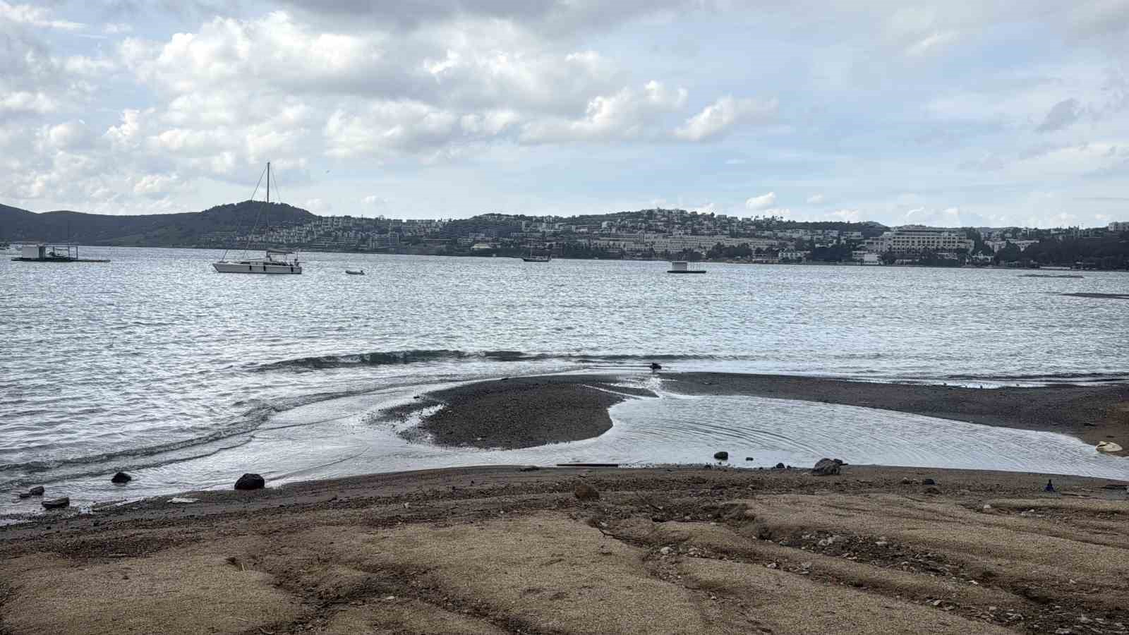 Bodrum’da deniz çekildi
